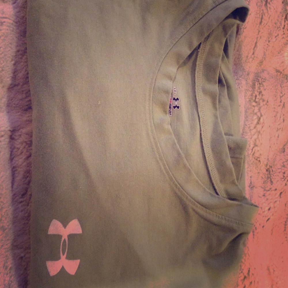 Green under armour shirt